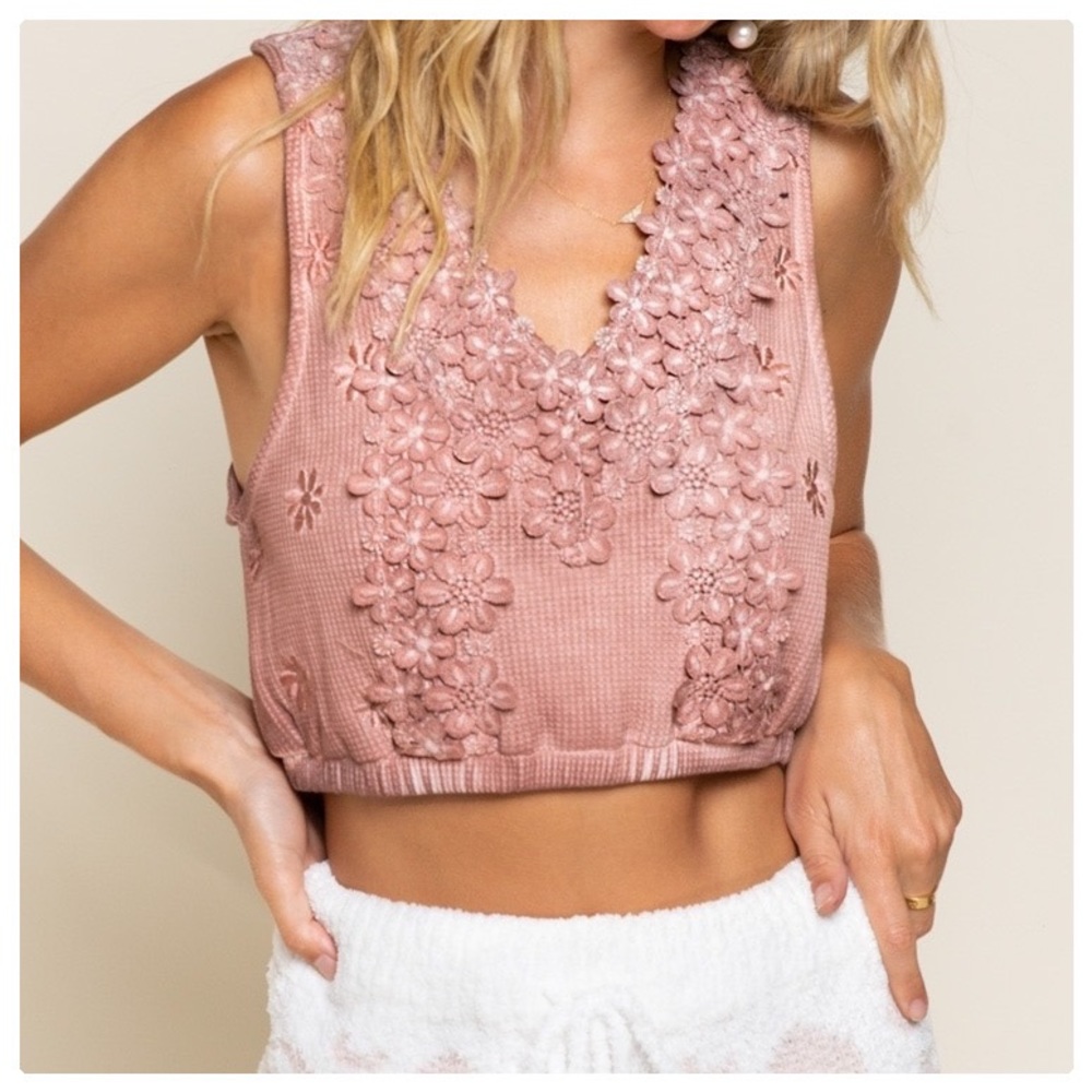 POL Keep it Classy Crop Top - Picture 2 of 16